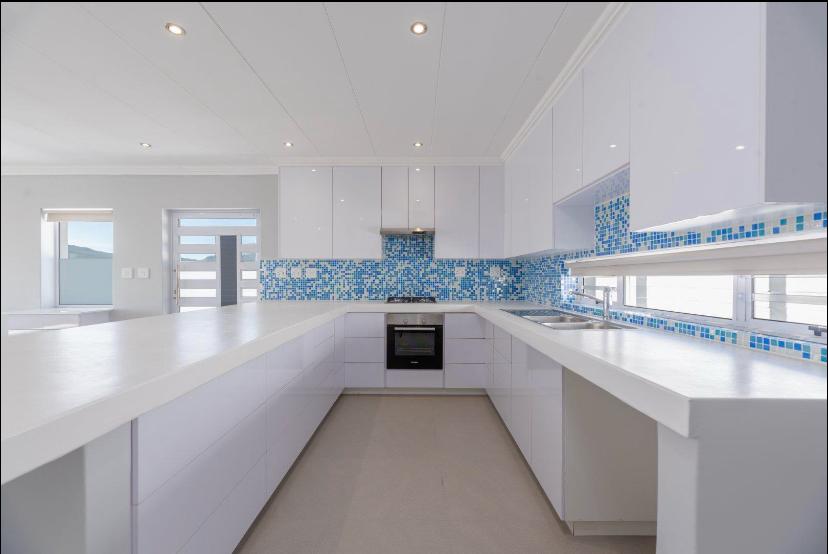 Bright & Spacious Family Home - Image 3